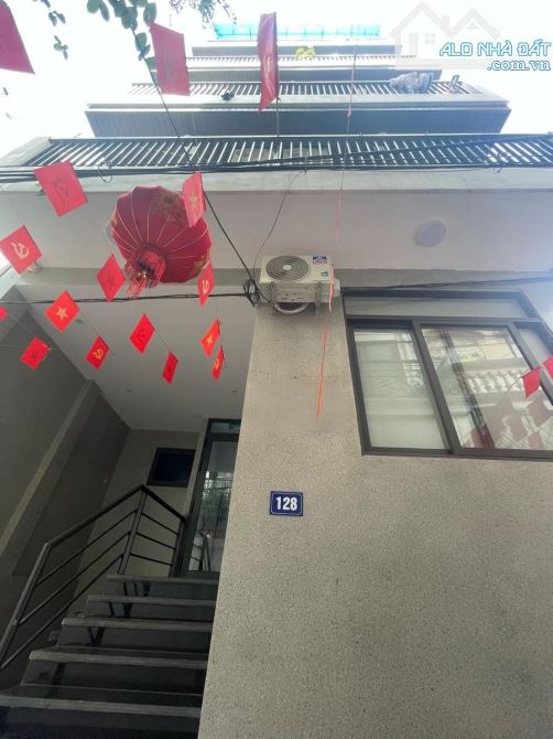 Toà CCMN 6 tầng thang máy sổ 122m2, 27 phòng có hầm ~150 tr/th Hoàng Hoa Thám. Giá 26.5 tỷ