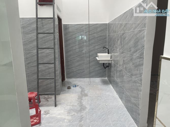 - SIÊU PHẨM - DT (90m2 ) - HẺM BA GÁC SÁT MẶT TIỀN - NGANG 5 - 2 TẦNG - 3PN, - (1PN TRỆT)