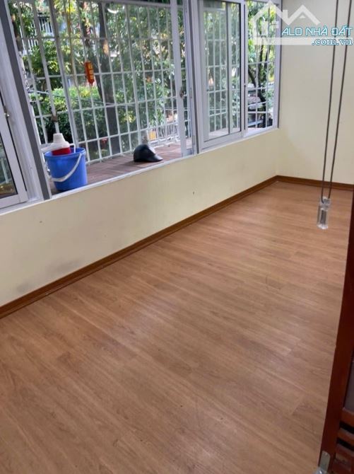 Căn hộ tập thể phố Đặng Văn Ngữ, Dtsd 85m2, 3 ngủ, 2 wc, giá chào 5.3 tỷ.