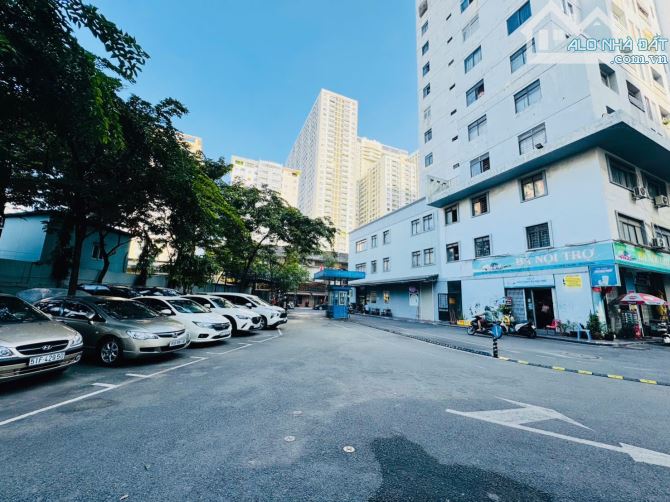 KÈO THƠM GÕ CỬA CC SỐ 1 TÔN THẤT THUYẾT - VỊ TRÍ Ở NGAY BẾN VÂN ĐỒN GIÁP QUẬN 1 HIỆN TẠI