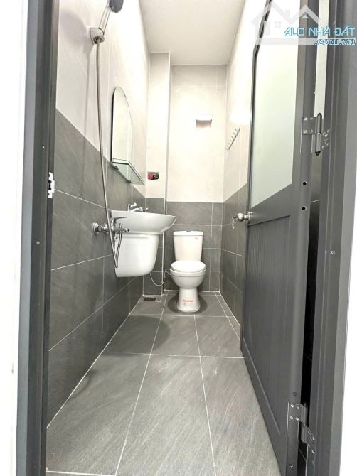 Chính Chủ Bán Nhà Mới Xây 1 Trệt, 1 lầu, góc 2 măt hẻm xe daisu thoải mái
