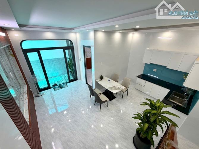 NHÀ ĐẸP 1 TRỆT 1 LẦU MỚI ĐẸP P 5 ĐƯỜNG TRẦN PHÚ TRUNG TÂM. VŨNG TÀU