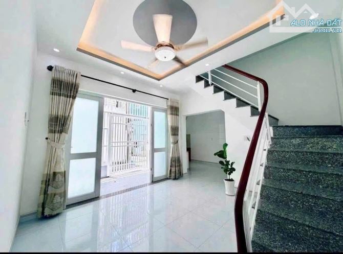 Bán Nhà 1 Trệt 1 Lầu gần biển bãi trước. Đường Hùng Vương ( Phường 4 cũ ) Trung Tâm Vũng T