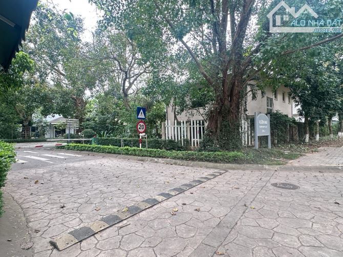 Bán Gấp Biệt Thự Vườn Mai KĐT Ecopark 430m 3 Tầng , Mặt Tiền 28m Giá 60 Tỷ