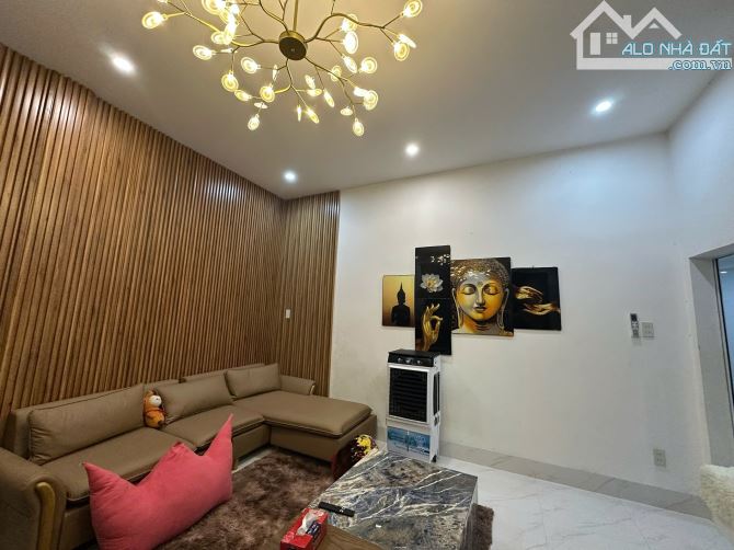 Nhà 2 Tầng Kiệt Ô tô Trần Phú - Cách Đường Chính 40m