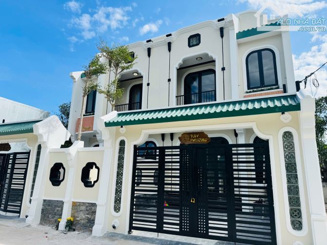 Nhà Phố 2 Tầng Phong Cách Indochine - Chỉ Từ 2,8xx