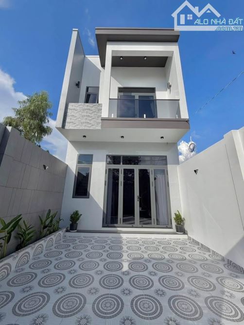 Bán gấp căn nhà 1 trệt 1 lầu mới xây ngay khu du lịch Bửu Long chỉ 1 tỷ 580