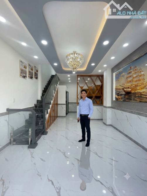 NHÀ BÀ ĐIỂM HÓC MÔN .HẺM XE TẢI -2 TẦNG-SHR - GIÁ NHỈNH 3 TỶ!