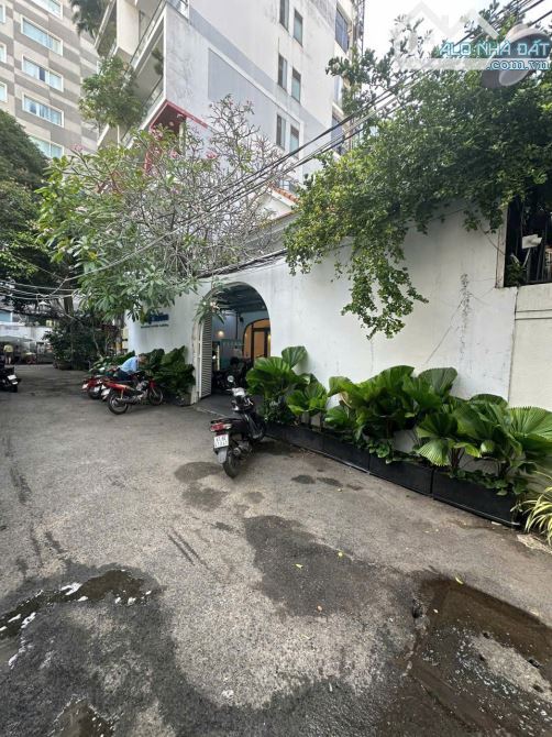 Góc 2 mặt tiền, HXH Cao Thắng, Phường 5, Quận 3