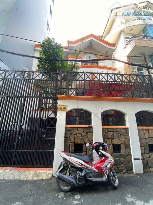 Biệt thự đường 3 Tháng 2, Quận 10- Diện tích 8x25m Hầm 4 tầng- Giảm từ 50 còn 32 tỷ