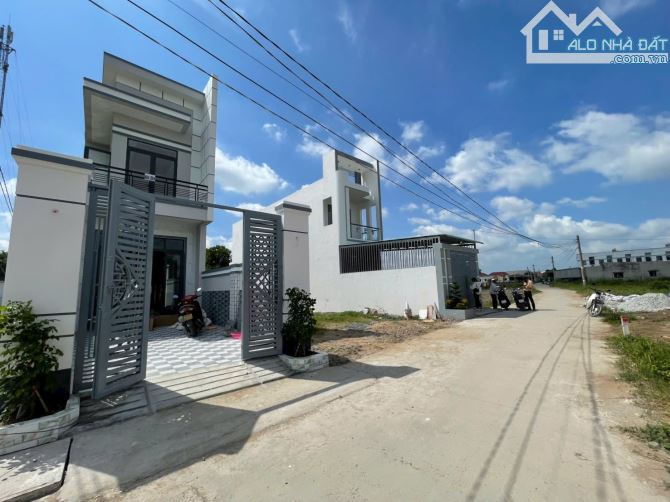 🌳 🌳Hiếm! Nhà sân vườn dài 34.3m - 800m ra chợ Hưng Long