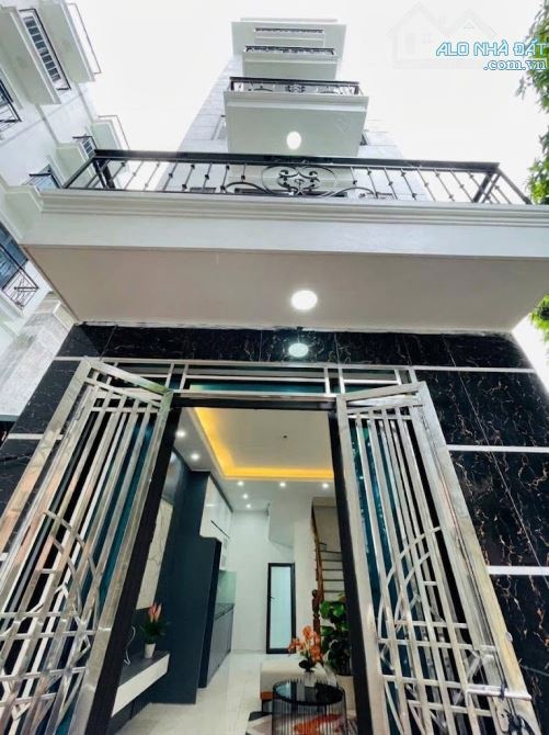 Lô góc 30m2! Hữu Lê - Thanh Trì, full nội thất, vài bưics ra phố, gần Tiểu Học Hữu Hoà 2