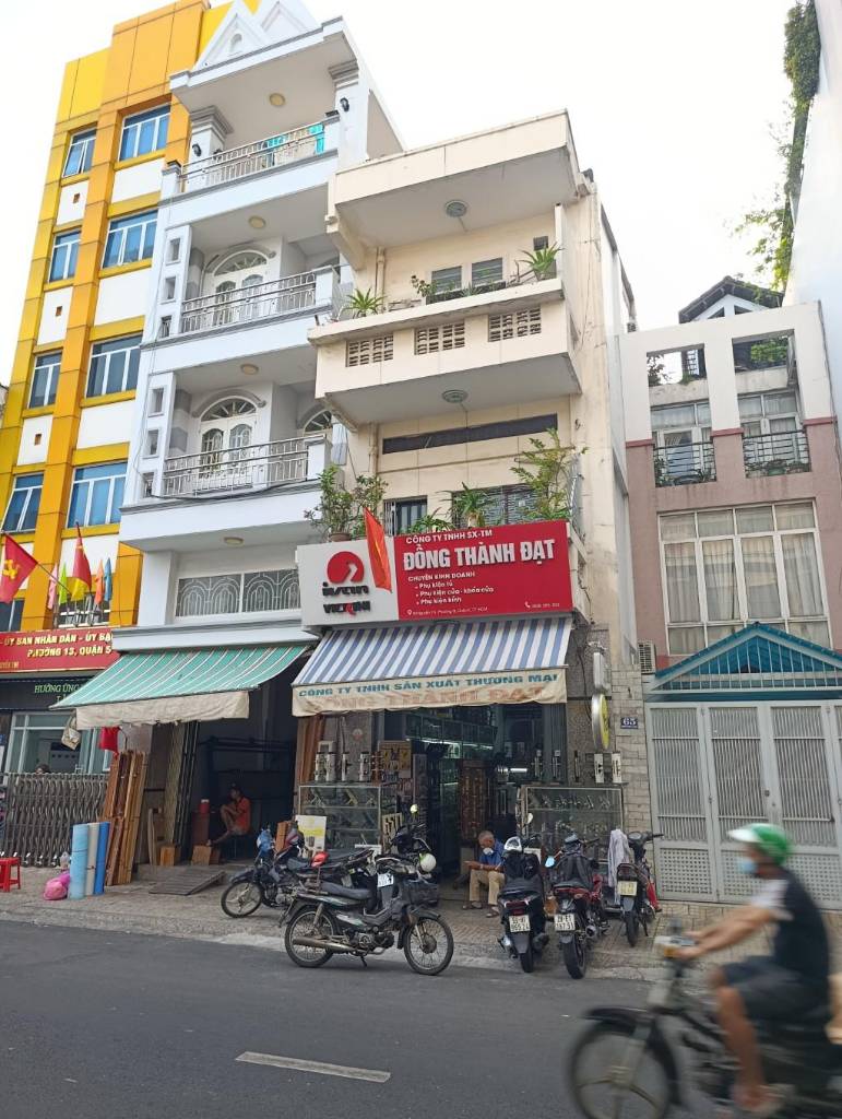 BÁN NHÀ MẶT TIỀN 63 NGUYỄN THỊ QUẬN 5, DT 4X30M 4 TẦNG, VỊ TRÍ ĐẸP, GIÁ 38 TỶ TL