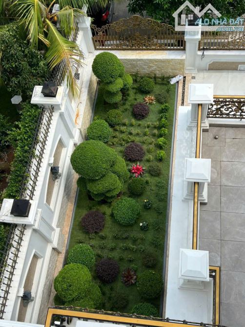 Bán Biệt Thự Khu Cao Cấp ngay Nguyễn Thị Thập Quận 7. 16m x 25m. Hầm 4 Tầng. Giá 82 Tỷ