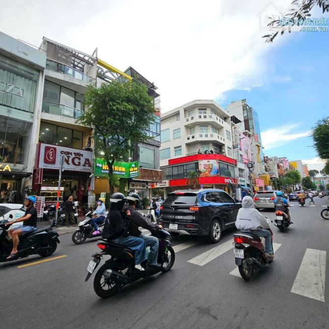 Mặt Tiền 746 Sư Vạn Hạnh vị trí đẹp đối diện Vạn Hạnh Mall , 4 x 17m , 4 tầng , 29 tỷ TL