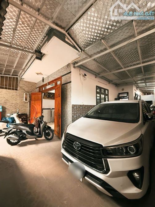 Bán nhà Gò Vấp 120m2 ngang 7m8 lô góc, chủ ngộp bank