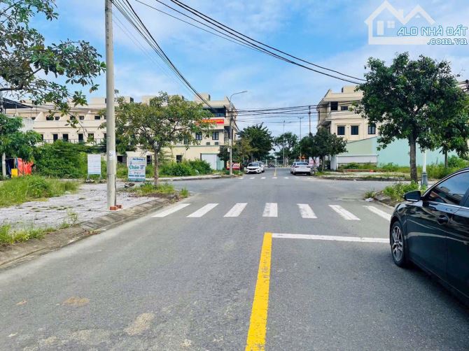 🔥 Nhà 3 tầng 3 mặt tiền Tiểu La, Hiện đang cho thuê 60trieu/th . Dt 72m2 ngang 13m