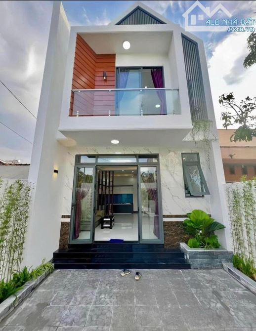 Thường xuyên đi công tác xa nên tôi cần bán lại căn nhà Gần Cây Xăng Đức Hưng đường ĐK