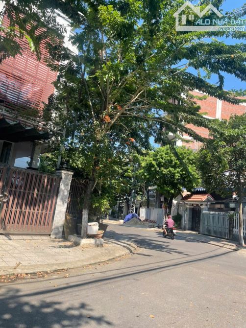 *Bán nhà 4 tầng đường Nguyễn Khánh Toàn, gần Ngô Tất Tố, dt 125m2, giá 11,5 Tỷ