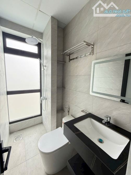 DÒNG TIỀN. TÒA CHDV 69 TỶ - 380TR/Th- Bạch Đằng Q.BTH - Hầm 7 Lầu - 33 CHDV VIP.!