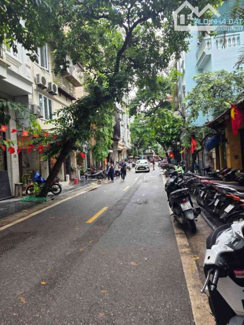 BÁN GẤP NHÀ MẶT PHỐ CHÂN CẦM--QUẬN HOÀN KIẾM -VỈA HÈ -KINH DOANH -DT125 m2-MT -6.6