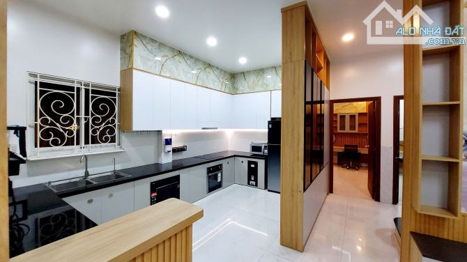 💎 HÀNG HIẾM QUẬN 6 - 102M² NỞ HẬU KHỦNG 7.3M - Ô TÔ ĐỖ CỬA CÁCH 1 CĂN RA MẶT TIỀN 💎