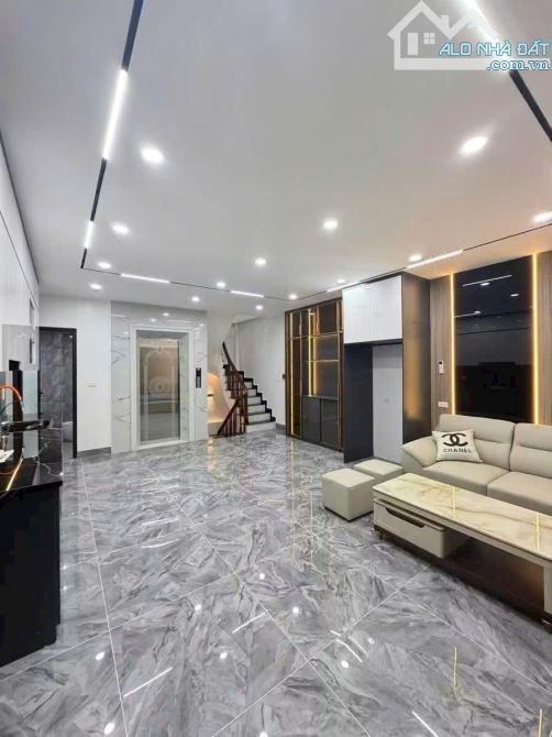 Kdoanh sầm uất 6 tầng thang máy xây mới MP Hoàng Mai full đồ xịn 45m2 mtiền 5m.Giá 17.8 tỷ