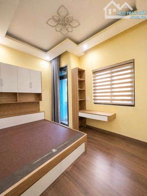 Bán Nhà 3 Tầng Góc 2 MT Hẻm Đình Phong Phú Ngay Sau Chợ TNP B