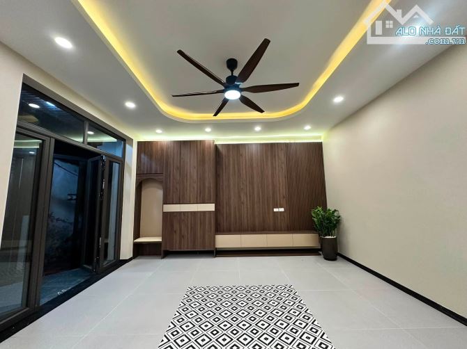 Lô góc!!! Đường 19/5 - Hà Đông, 3 mặt thoáng, full nội thất, gần tiểu học Nguyễn Du
