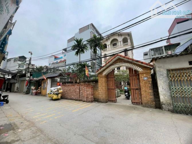 Bán gấp căn Biệt Thự Xuân Đỉnh 272M 4 tầng ngõ oto tránh thông ra Phạm Văn Đồng giá 67 Tỷ