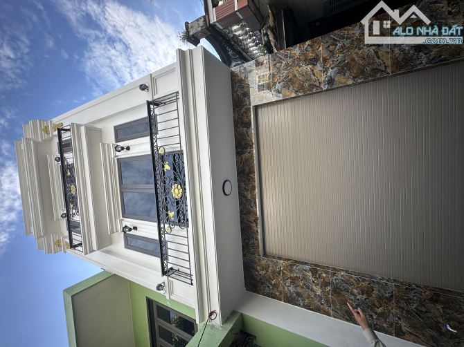 Bán nhà tại Sở dầu Hồng bàng 3 tầng xây độc lập
