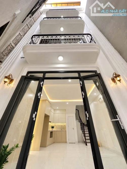 Duy nhất căn xây mới tinh Nguyễn Đức Cảnh full nội thất sổ 36m2 x mtiền 5.4m. Giá 7.3 tỷ