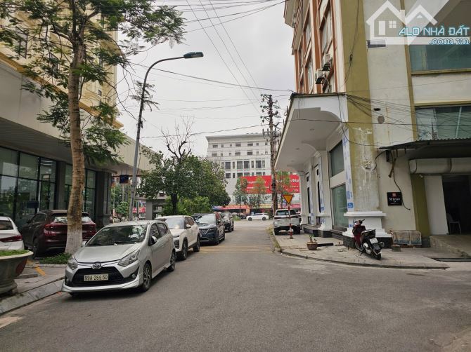 😆😆 GÓC VÍP , LÀN 2 CỘT ĐỒNG HỒ , DÒNG TIỀN SẴN 800 triệu / NĂM ( ĐÃ THANH TOÁN 2 NĂM , T