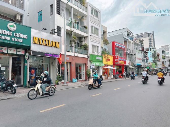 NHỈNH 10 TỶ - MẶT TIỀN HUỲNH VĂN BÁNH- 4 LẦU- HĐT 22TR/TH