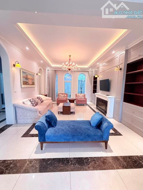 biệt thự víp 5T thag máy, ô tô kd, võ chí công, lạc long quân, tây hồ 136Mx5TxMT8,6m 63 tỉ