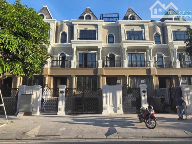 bán gấp, biệt thự víp, võ chí công, xuân la, quận tây hồ 150Mx4TxMT7m chỉ 61 tỉ có TL