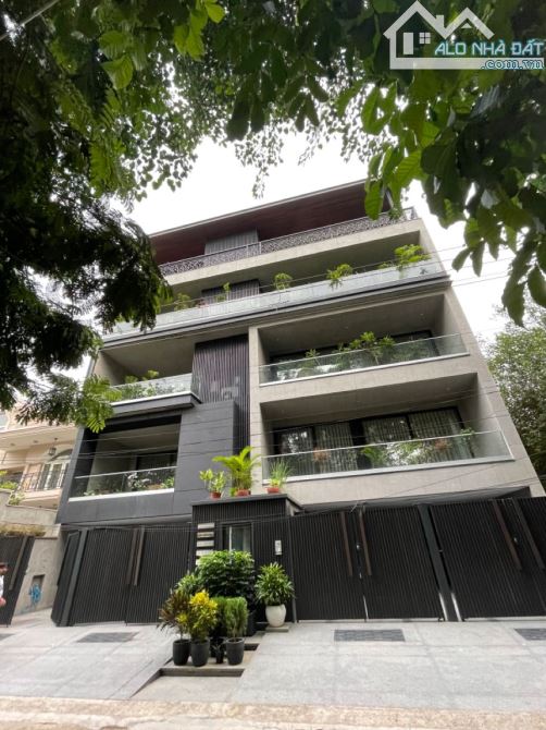 Bán nhà MTNB CMT8 khu Hà Đô Centrosa - DT: 8x16m, 5 tầng tiện làm văn phòng