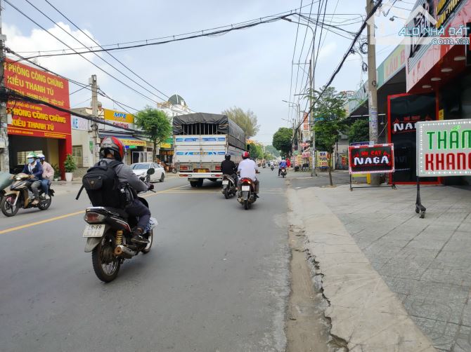 Bán nhà xưởng mặt tiền Lê Văn Khương, DT 8x60m, đang cho thuê 45tr/tháng, giá 41 tỷ