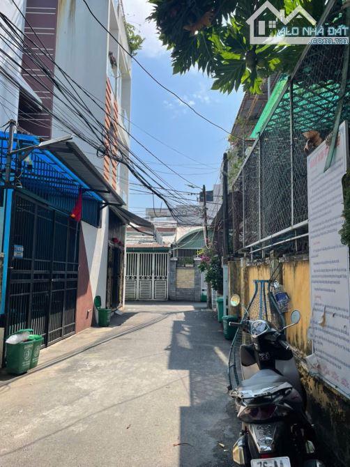 Siêu phẩm toà nhà 4 tầng 1 lửng kiệt ôtô Trường Chinh 9 phòng cho thuê full, dòng tiền 250