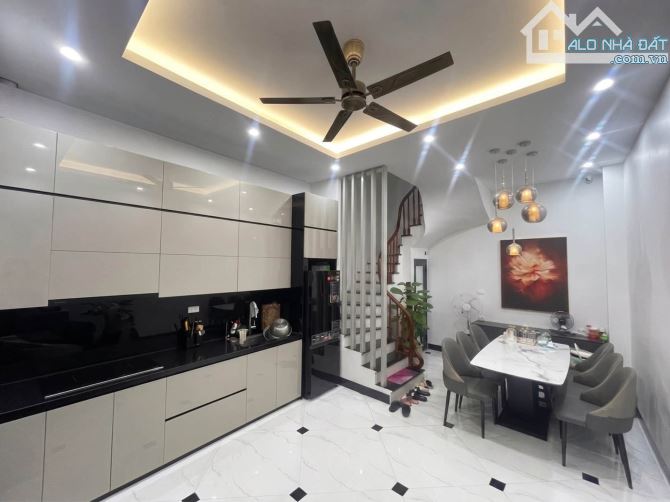 NHÀ HẺM XE HƠI NGAY GẦN QUẬN 11 TRỊNH ĐÌNH TRỌNG, TÂN PHÚ, CHỈ 3.95 TỶ