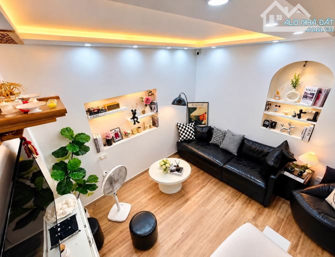 🌟Giá hời 5,75 tỷ - Nhà Phạm Đình Hổ, Hai Bà Trưng, Gần Phố, 25m2 4 tầng full nội thất🌟