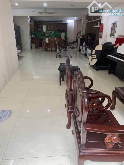 Bán Nhà Phân Lô - Vỉa Hè - Kinh Doanh Phố Hoàng Đạo Thành 100m Mặt Tiền 6m Giá 28 Tỷ