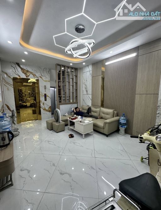 BÁN NHÀ PHAN PHÙ TIÊN 45M² 6 TẦNG THANG MÁY NỘI THẤT XỊN 12.3 TỶ