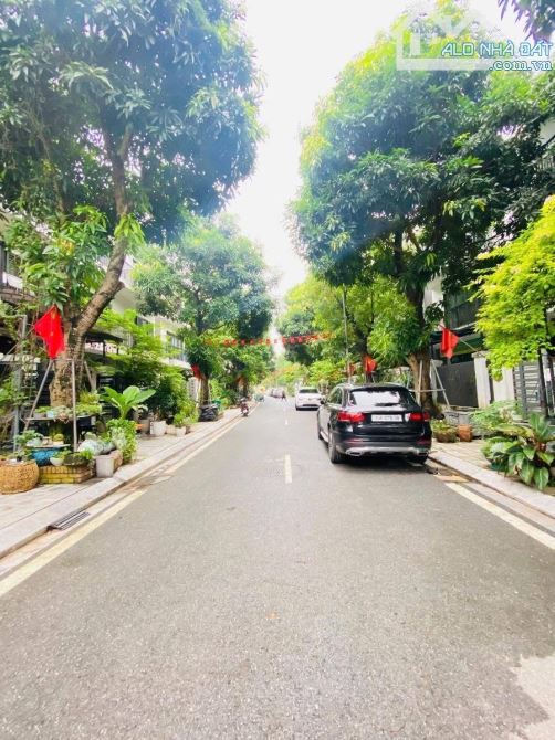 BÁN NHÀ LIỀN KỀ EDEN ROSE THANH LIỆT HOÀNG MAI 83m 4 TẦNG GIÁ 20.7 TỶ