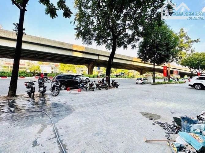 BÁN TÒA NHÀ VĂN PHÒNG MẶT PHỐ- KHUẤT DUY TIẾN- LÔ GÓC- THÔNG SÀN THANG MÁY- MT TO- 142M 9T