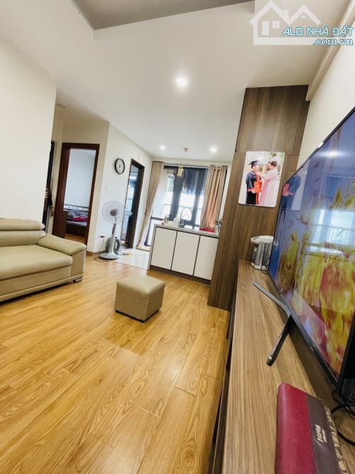 Nhỉnh 5 tỷ Bán chung cư C14 Bùi Xương Trạch: 64m, 2 ngủ, 2wc nhà đẹp, ở ngay, gần vành đai