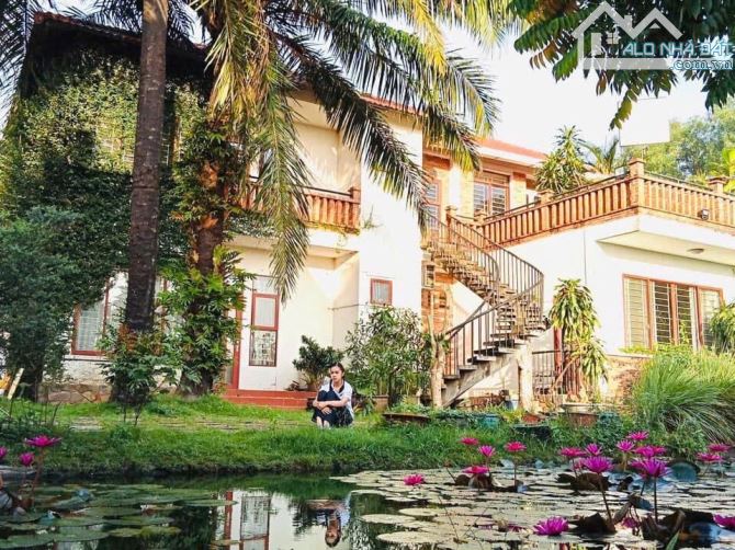 VILLA VƯỜN NGHỈ DƯỠNG VIEW HỒ – 4.000M²- CÓ THỔ – GẦN HÓC MÔN