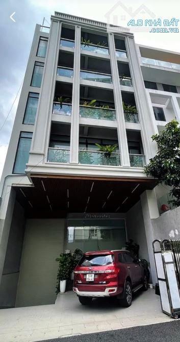 Tòa nhà văn phòng ! MT Sông Nhuệ - Lam Sơn , DT: 8,2x22m , Hầm 6 lầu , Giá 42 tỷ TL