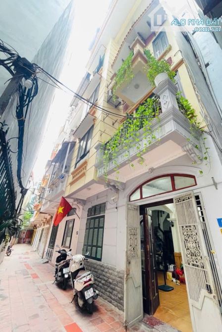 9.1 TỶ Nhà Đẹp Nguyễn Khánh Toàn 5 Tầng 41M Ở ngay Kinh doanh, ô tô, gần cv