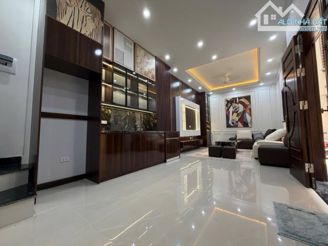 Bán nhà 6T x 42m2, phân lô Hoàng Văn Thái, ô tô tránh, có thang máy nhỉnh 13 tỷ
